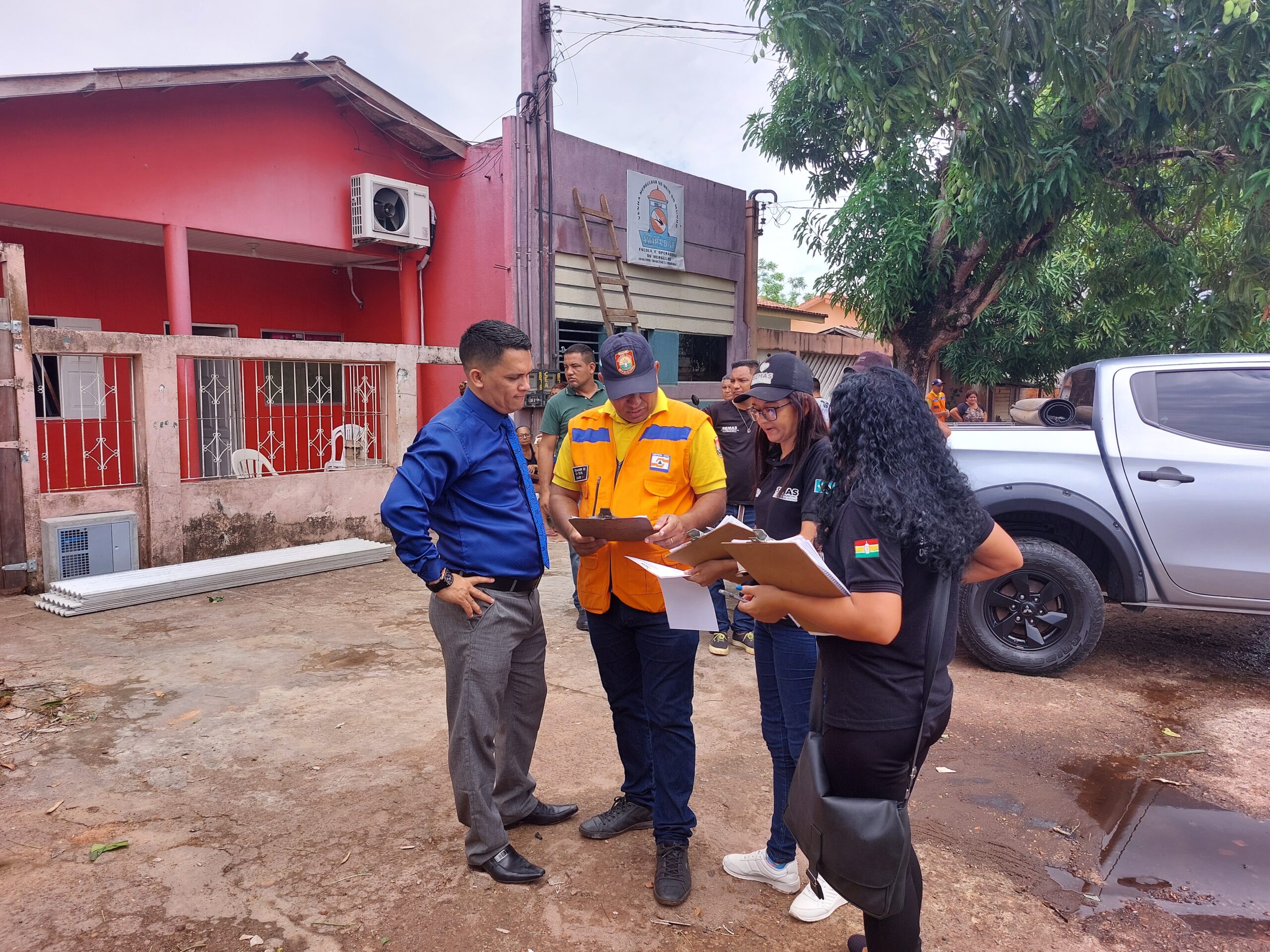 Moradores da Zona Sul recebem apoio da Prefeitura de Macapá após fortes chuvas registradas na madrugada desta segunda-feira (27) 