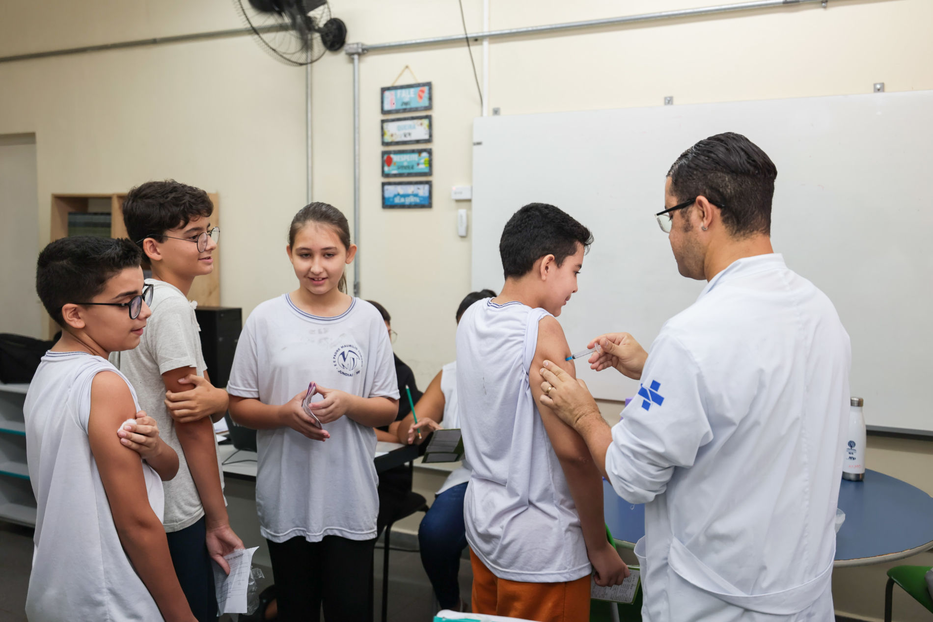 Campanha de Multivacinação em escolas começa marcada por animação dos alunos